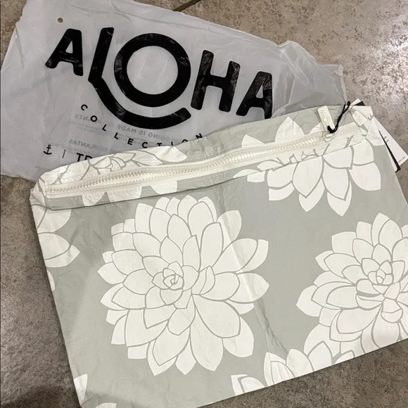ALOHA Collection Max Pouch Floral grey white may day special edition NWOT - Picture 4 of 4